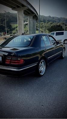 Portada de MERCEDES-BENZ - CLASE E con referencia a 11999