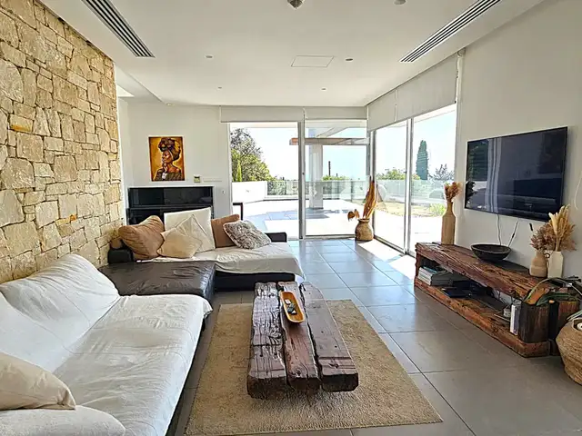 Portada de 5-bedroom detached house fоr sаle con referencia a 110429